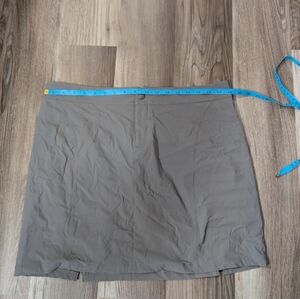 Columbia, Women's 14, Three Rocks Skort,‎ Gray, UPF 50, Performance Activewear